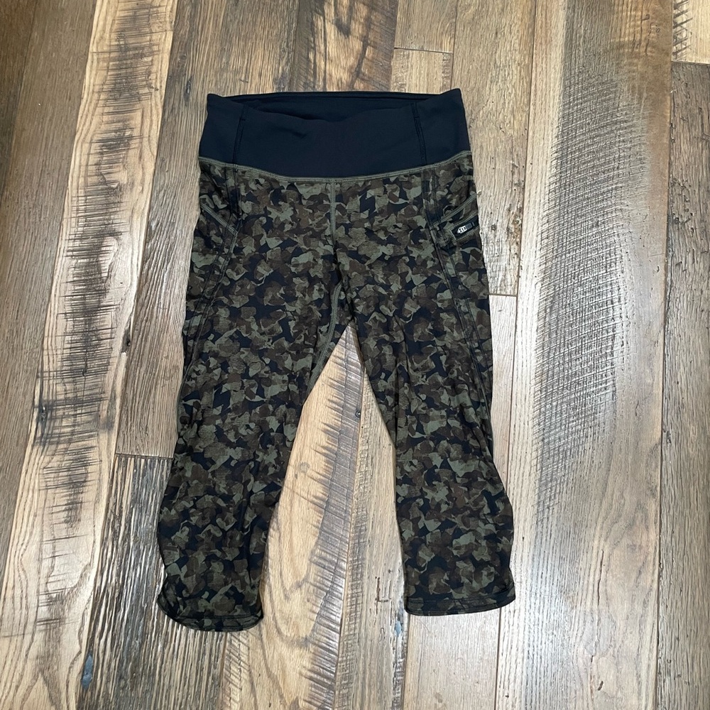 Lululemon Capri athletic leggings pants 4